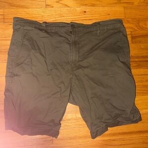 Men's green Levi shorts